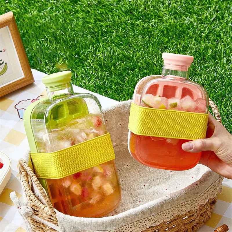 Eiswürfelschale mit Strohhalm