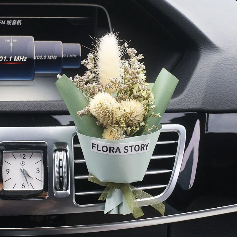 Trockenblumenstrauß für die Autolüftung