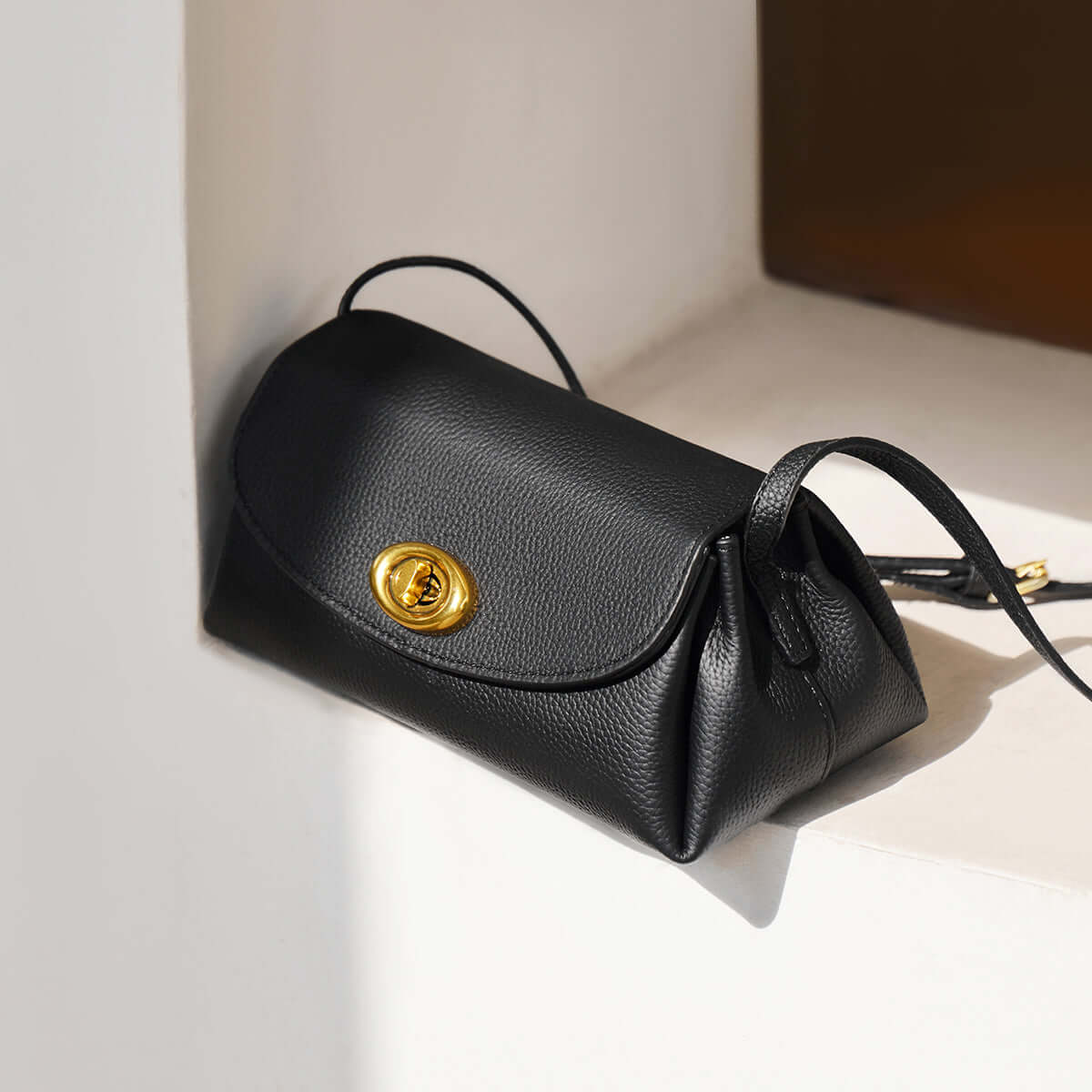 Baguette Twist Lock Leather Shoulder Bag-4